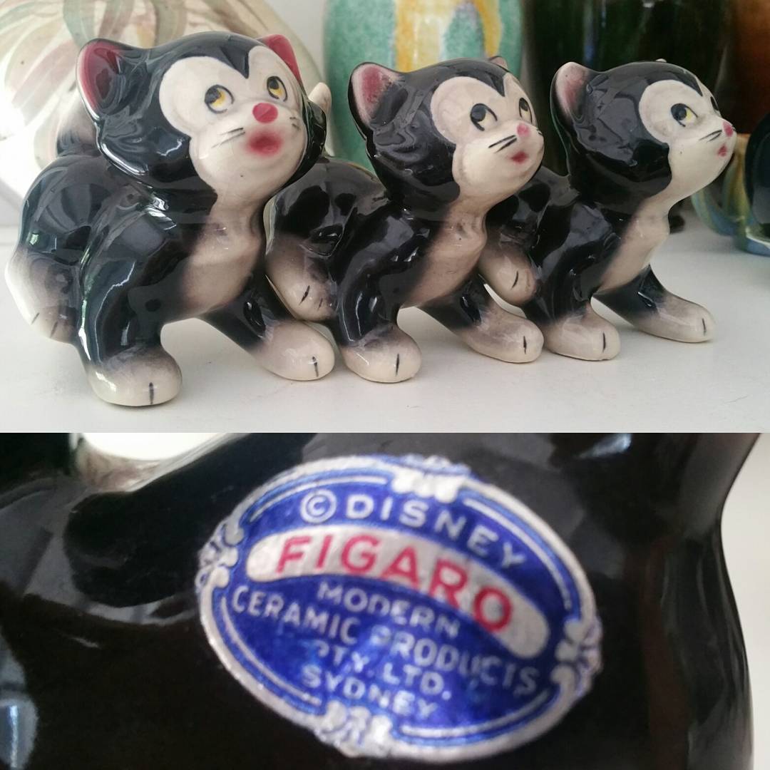 Day 10: Today's piece is actually 3 pieces all made by Modern Ceramic Products (known to collectors, and usually marked MCP) under licence from Disney some time after 1947. The character is Figaro who as well as staring in various short films is Minnie Mouse's cat! Except for some of the larger pieces they weren't marked except for a blue foil label with the characters name on it which would have been the first thing to go when you got it home. Subsequently pieces with their original labels on are hard to find. Although many of the figures were locally designed this piece is a direct copy of the figure produced by Evan K Shaw in the USA around the same time. #AustralianPottery #AustralianArtPottery #Pottery #Ceramics #instapottery #NSWPottery #MCP #ModernCeramicProducts #Disney #DisneyCharacters #Figaro #MinnieMouse #EvanKShaw #365DaysofAustralianPottery