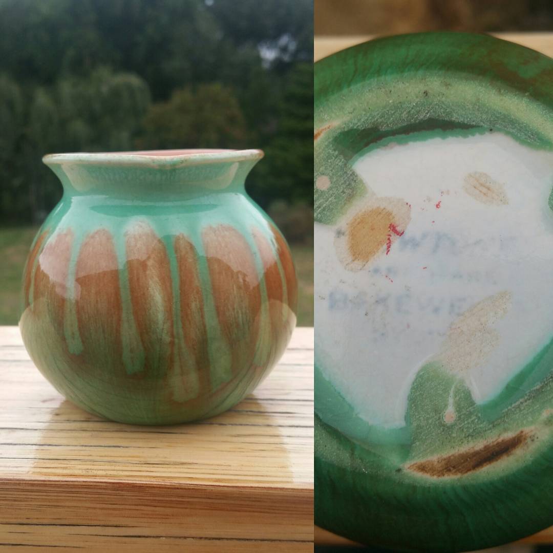 Day 11: Another piece from my favourite pottery. Newtone Art Ware by Bakewells of Erskinville NSW. This is one of the more common shapes but the glaze is quite unusual. Circa 1930's #AustralianPottery #AustralianArtPottery #NSWPottery #Pottery #Ceramics #instapottery #1930s #ArtDeco #AustralianDesign #Design #Art #NewtoneArtWare #Newtone #NewtonePottery #BakewellBros #Bakewells #365DaysofAustralianPottery