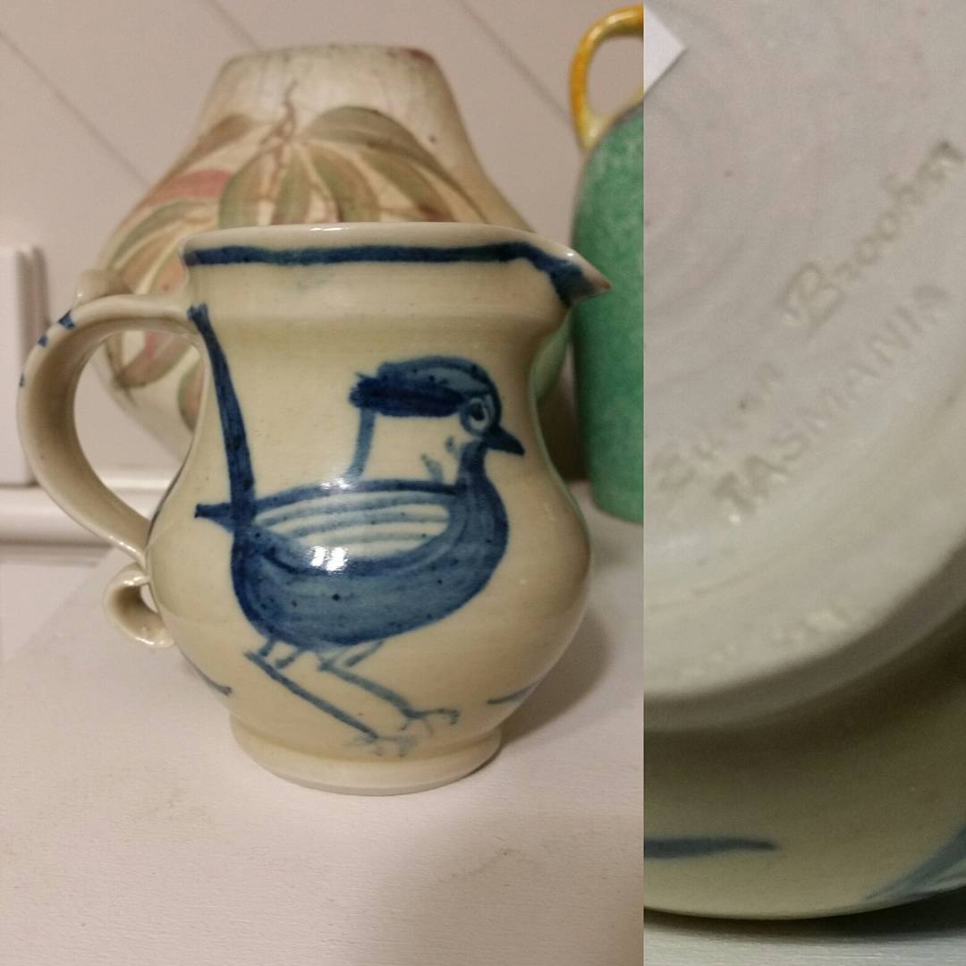 Day 15: Today's piece is by iconic Tasmanian potter Eileen Brooker. This small milk jug features a hand painted image of what I think is a Fairy Wren. Circa 2000 #AustralianPottery #australianceramics #Pottery #Ceramics #instapottery #TasmanianPottery #EileenBrooker #FairyWren #365DaysofAustralianPottery