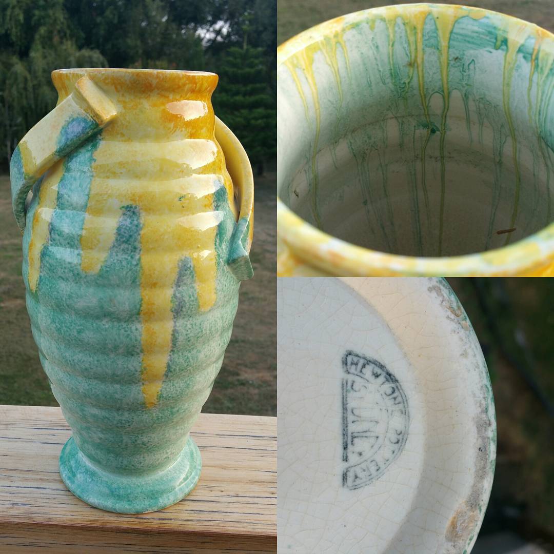 Day 21: Today's piece is by Bakewell Bros from their Newtone Art Ware line and is the 3rd shape 142 vase I have to show you. This one features a sponged finish in quite an odd glaze combo for Newtone. I included a shot of the inside because I think it looks better than the outside :) #AustralianPottery #AustralianArtPottery #NSWPottery #Pottery #Ceramics #instapottery #AustralianDesign #BakewellBros #Bakewells #NewtonePottery #NewtoneArtWare #Newtone #australianceramics #365DaysofAustralianPottery